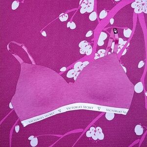 NWT Victorias Secret Tshirt lightly lined wireless bra 36C mauve pink VS Logo
